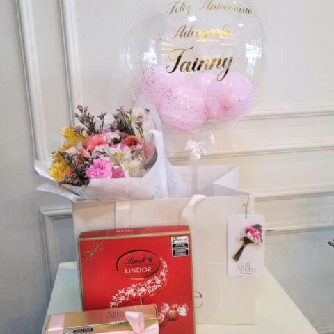 Escolha - Ramalhete Allure, balão personalizado, 8 Ferrero Rocher e Lindt 112g