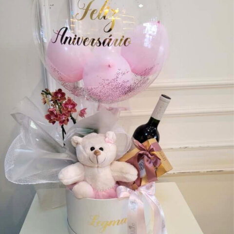 Balão, pelúcia, chocolate, vinho e orquídea - Balão personalizado, pelúcia pequena, 8 Ferrero Rocher, vinho Punta Negra e ...