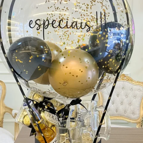 Ballon box personalizada com cerveja, caneca e chocolate - Balão Box média personalizada com 2 cervejas, 2 canecas e 12 Fe...