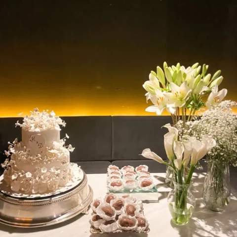 Casamento intimista em restaurante em perspectiva ampliada - Allure Boutique