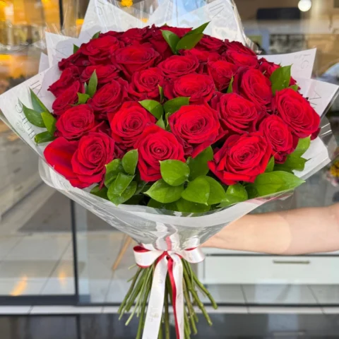 Buquê 40 rosas vermelhas Allure - Buquê com 40 rosas vermelhas dispostas para dominar o olhar