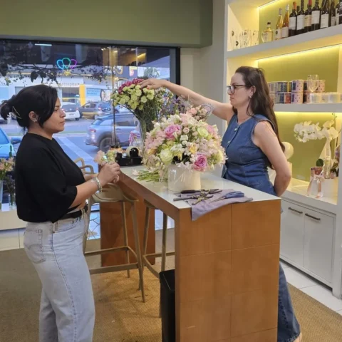 Mentoria com imersão em loja - Mentoria exclusiva de criação de arranjos e buquês florais em imersão na nossa floricultur