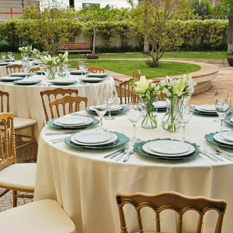 Decorações florais para aniversários - Decorações florais personalizadas para aniversários em pequenos espaços de festa