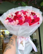 Buquê Euforia com 20 rosas - Buquê Euforia com 20 rosas e astromélias