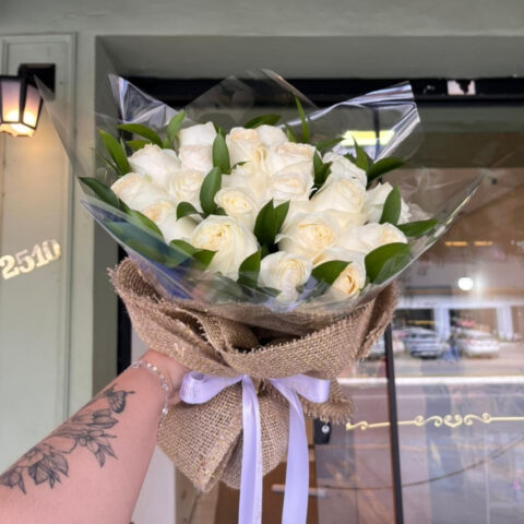 Vista alternativa do Buquê 20 Rosas coloridas - Allure Boutique Goiânia