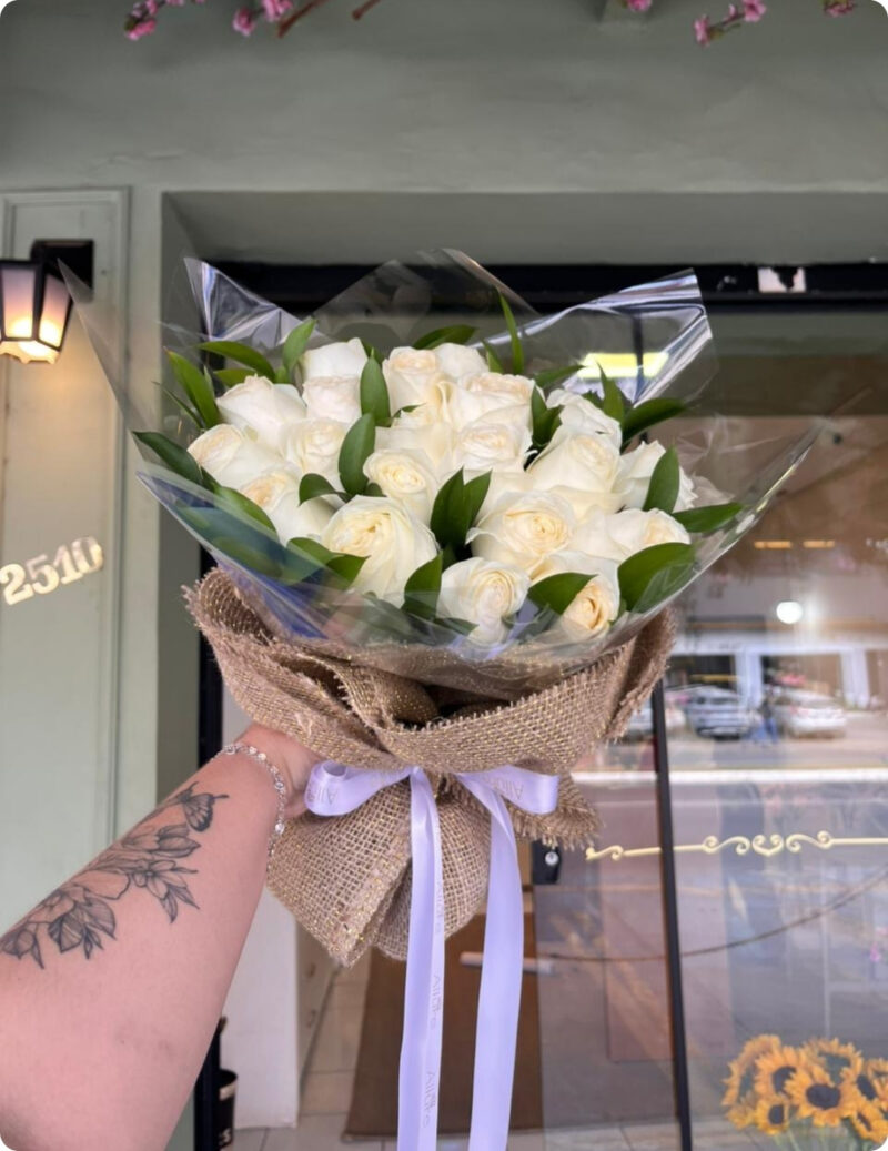 Vista alternativa do Buquê 20 Rosas coloridas - Allure Boutique Goiânia