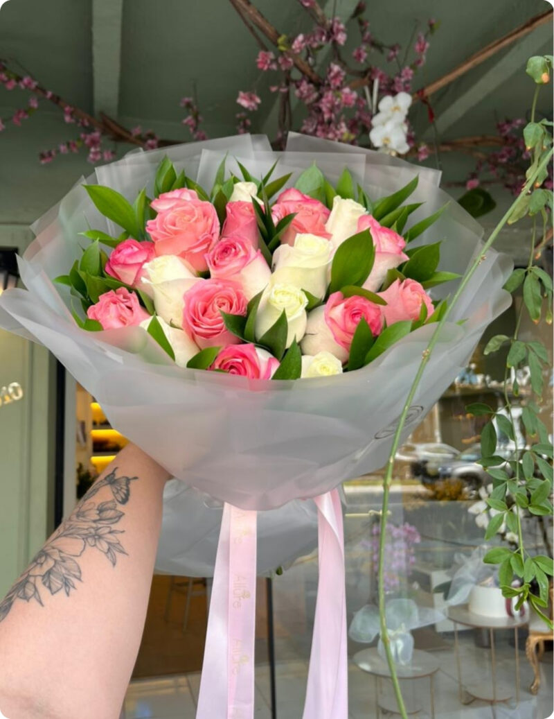 Detalhe do Buquê 20 Rosas coloridas - Allure Floricultura Boutique