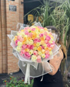 Vista alternativa do Buquê 200 rosas coloridas - Allure Boutique Goiânia