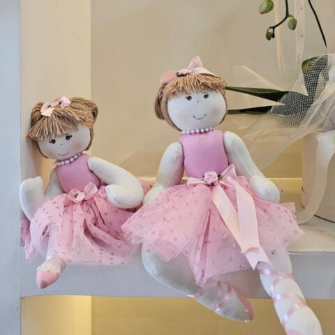 Boneca artesanal bailarina em três tamanhos - Boneca Bailarina artesanal com vestido em tule, laços delicados e expressão ...
