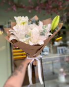 Detalhe do Buquê de Lírios pequeno - Allure Floricultura Boutique