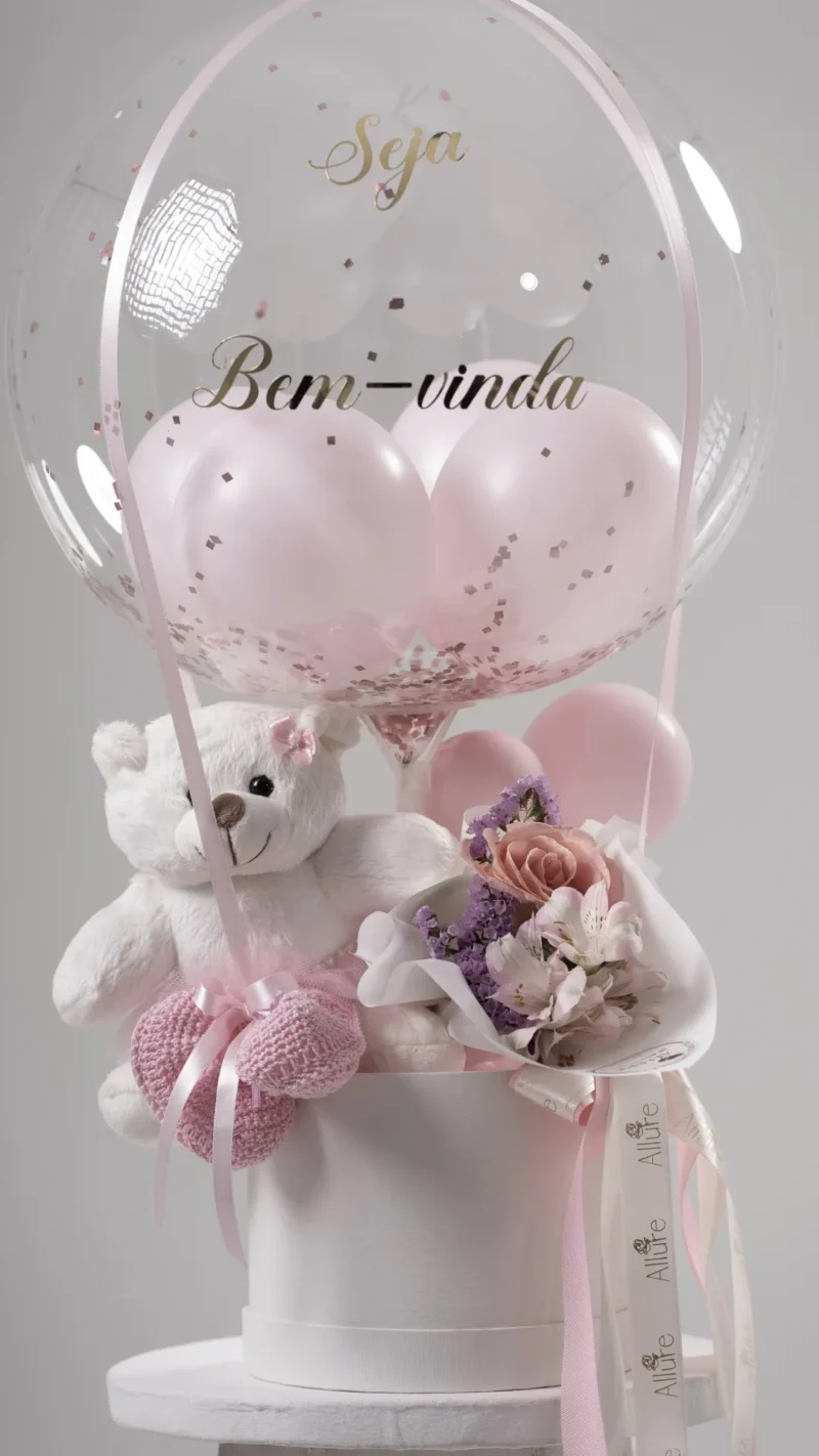Bubble Box Maternidade Balão Encantado - Bubble Box Maternidade com pelúcia fofinha, mini-ramalhete, sapatinho e balão per...
