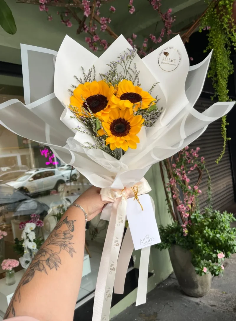 Detalhe do Buquê de 3 girassóis - Allure Floricultura Boutique