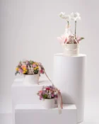 Vista alternativa do Arranjo Floral Luz Divina - Allure Boutique Goiânia