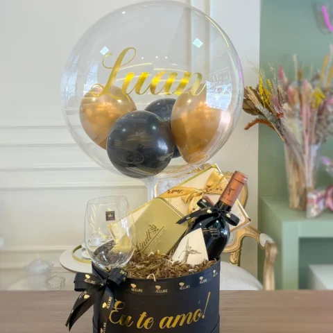 Box grande personalizada com taça de vinho Chateau de los Hermanos balão personalizado e Lindt 112g