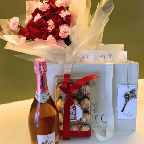 Buquê 12 rosas vermelhas com Ferrero Rocher 12 un. e espumante Freixenet