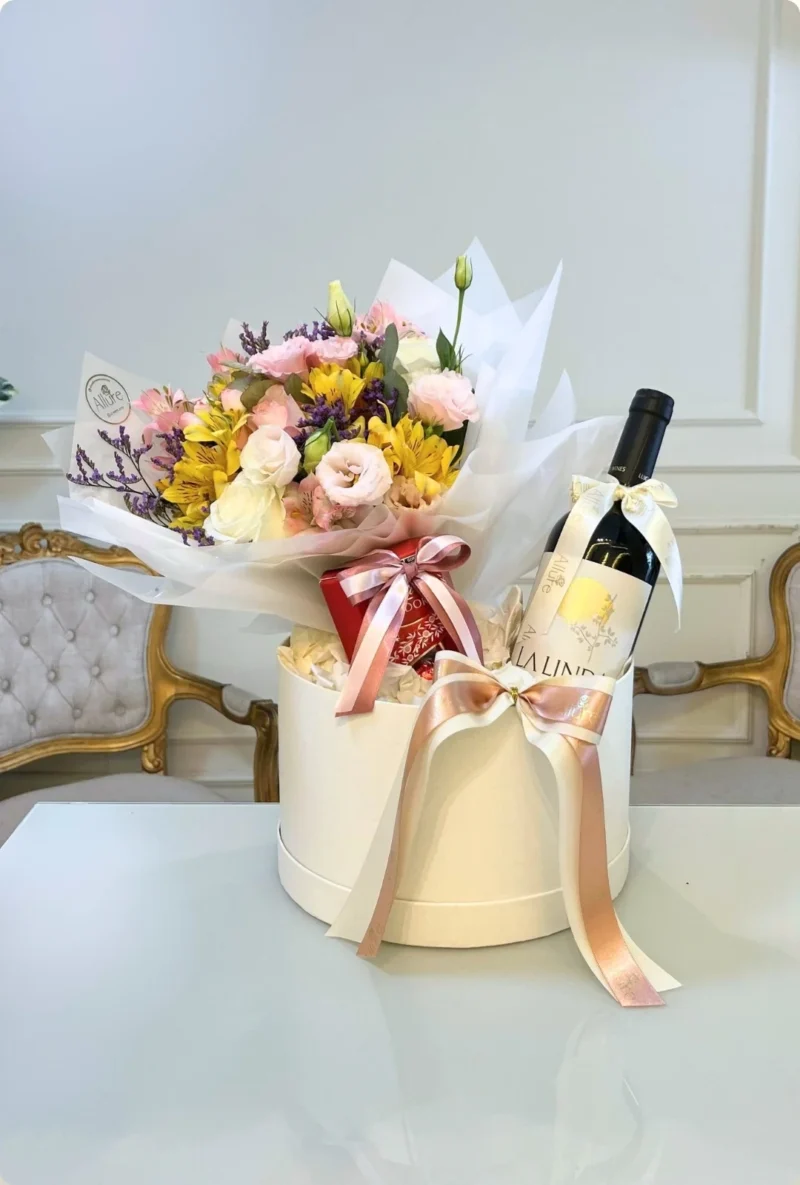 Buquê Aurora com vinho Chateau de los Hermanos e Lindt 75g em caixa personalizada grande