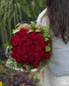 Detalhe do Buquê Conquista com 40 rosas vermelhas - Allure Floricultura Boutique