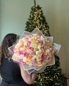 Detalhe do Buquê 200 rosas coloridas - Allure Floricultura Boutique