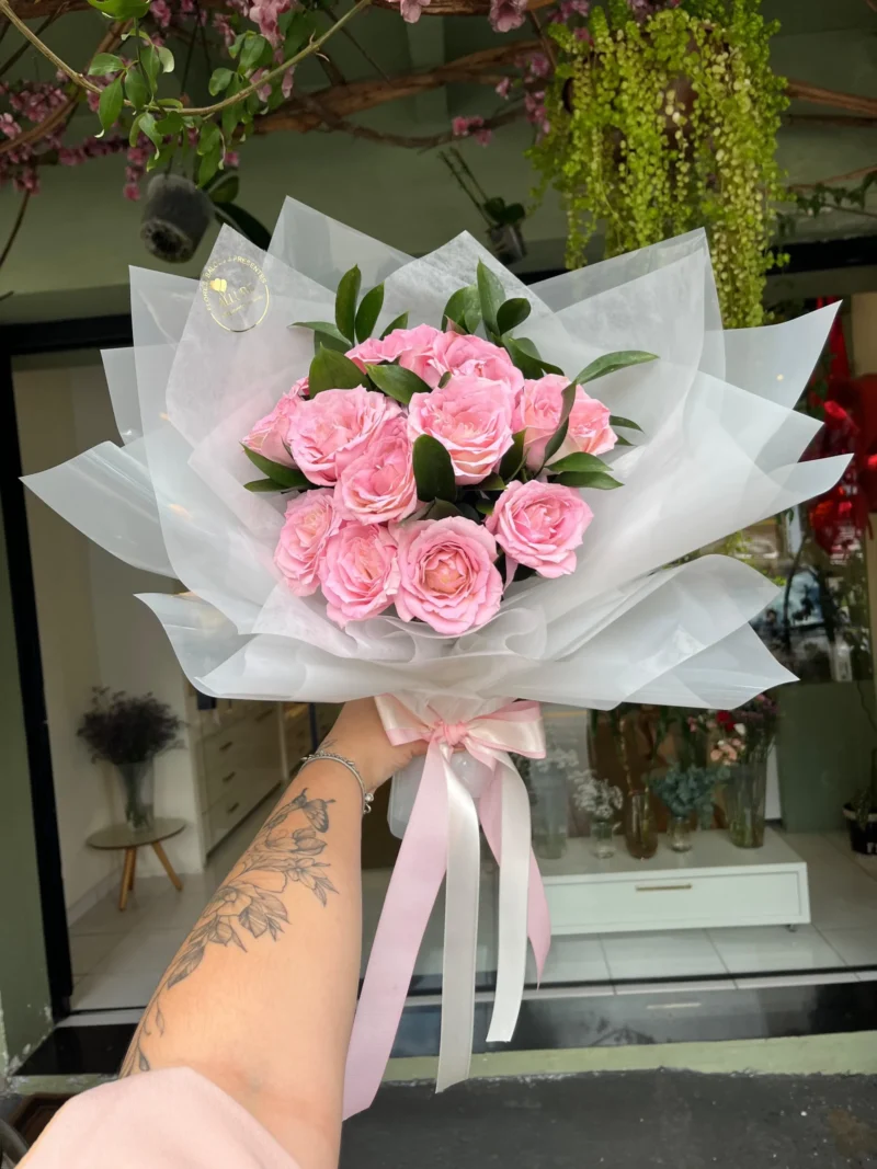 Vista alternativa do Buquê de 12 Rosas Coloridas - Allure Boutique Goiânia