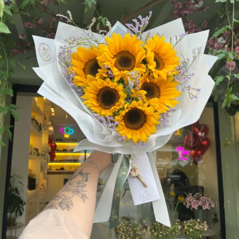 Detalhe do Buquê de 6 girassóis - Allure Floricultura Boutique
