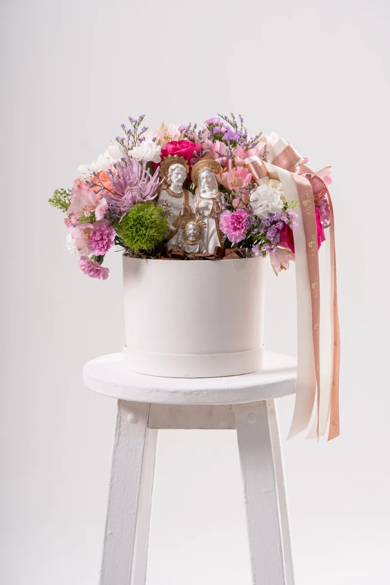 Arranjo Floral Luz Divina em perspectiva ampliada - Allure Boutique