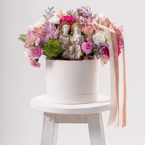 Arranjo Floral Luz Divina em perspectiva ampliada - Allure Boutique