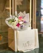 Vista alternativa do Ramalhete de flores - Allure Boutique Goiânia