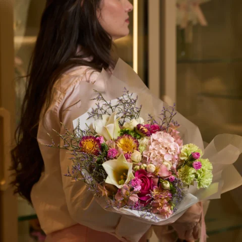 Buquê Aurora - Buquê Aurora com flores frescas selecionadas no dia
