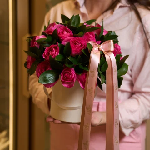 Box Afeto - Caixa redonda pequena personalizada com rosas vermelhas frescas