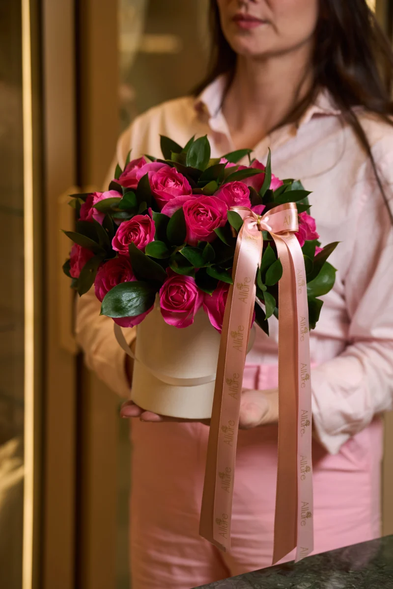 Box Afeto - Caixa redonda pequena personalizada com rosas vermelhas frescas