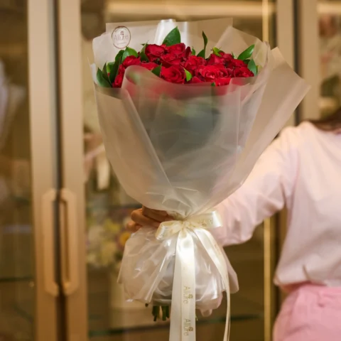 Vista alternativa do Buquê 20 Rosas Vermelhas Clássico - Allure Boutique Goiânia