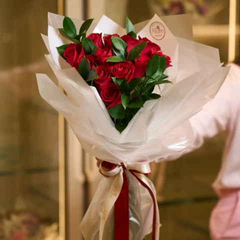 Buquê de 12 Rosas Vermelhas - Buquê com 12 rosas vermelhas