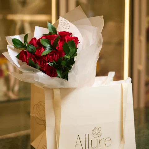 Detalhe do Buquê de 12 Rosas Vermelhas - Allure Floricultura Boutique