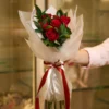 Vista alternativa do Buquê de 6 Rosas Vermelhas - Allure Boutique Goiânia