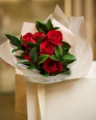 Vista alternativa do Buquê de 6 Rosas Vermelhas - Allure Boutique Goiânia