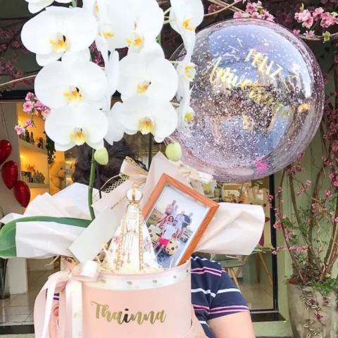 Orquídea Allure grande em caixa com porta retrato bolha personalizada e arte sacra 20 cm
