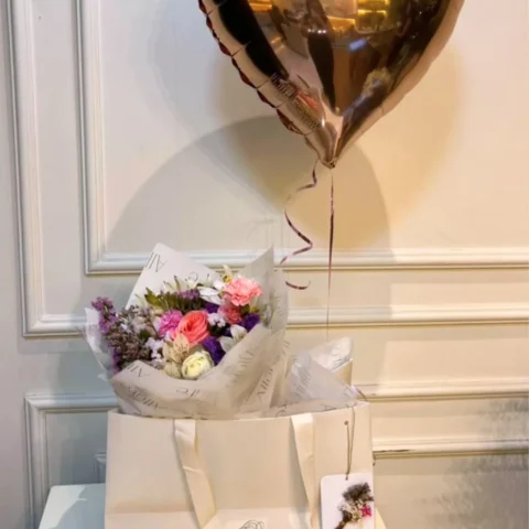 Ramalhete Allure com Ferrero Rocher 8 un. e balão flutuando