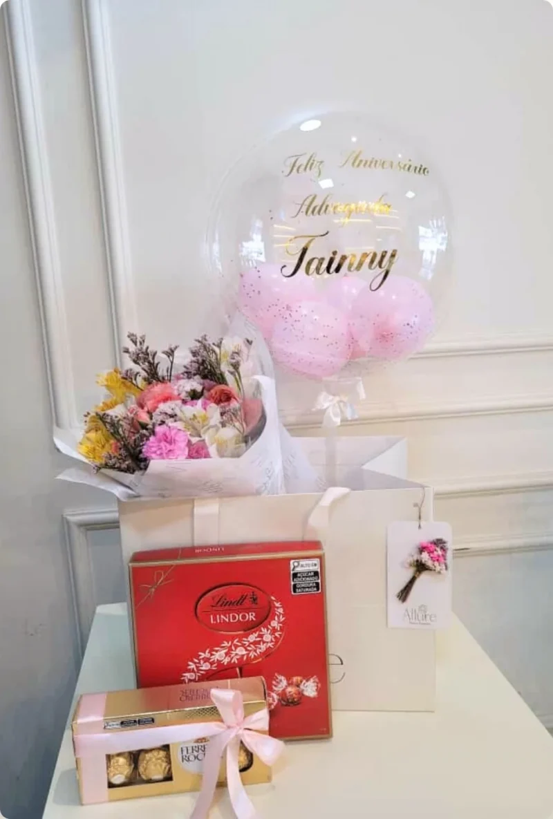 Ramalhete Allure com balão personalizado, Ferrero Rocher 8 un. e caixa Lindt 112g