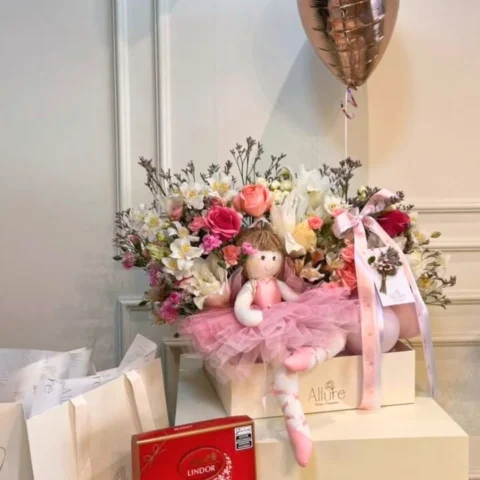 Sabores & Flores com balão flutuando Biscoito Bardan e Chocolate Lindt 112g