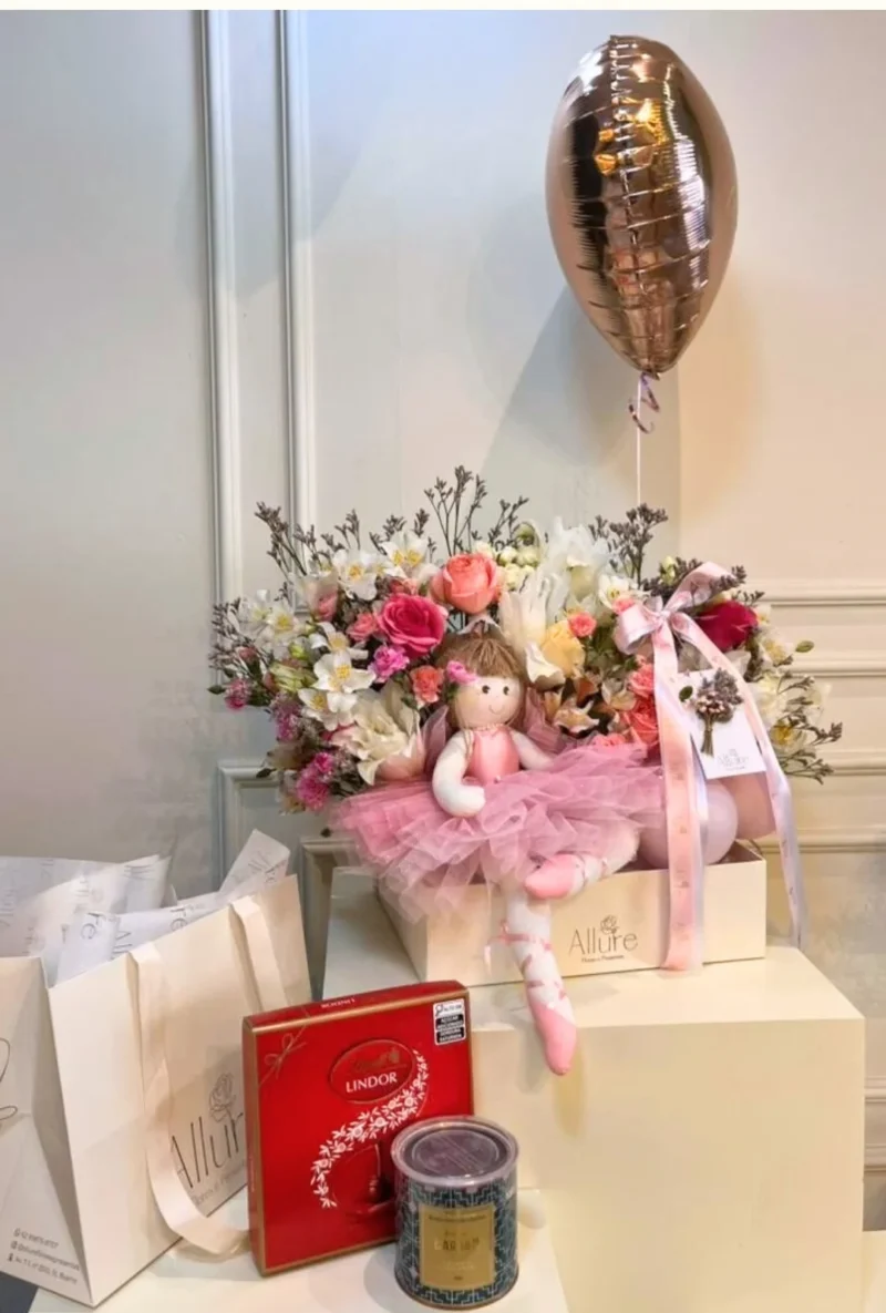 Sabores & Flores com balão flutuando Biscoito Bardan e Chocolate Lindt 112g