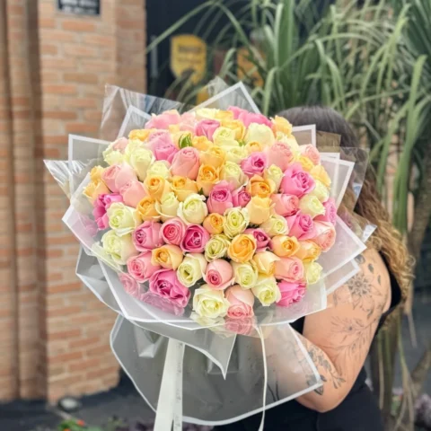 Buquê 200 rosas coloridas - Buquê de 200 rosas coloridas