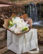 Detalhe do Buquê de Lírios pequeno - Allure Floricultura Boutique