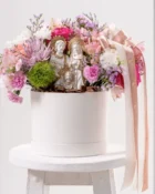 Arranjo Floral Luz Divina em perspectiva ampliada - Allure Boutique