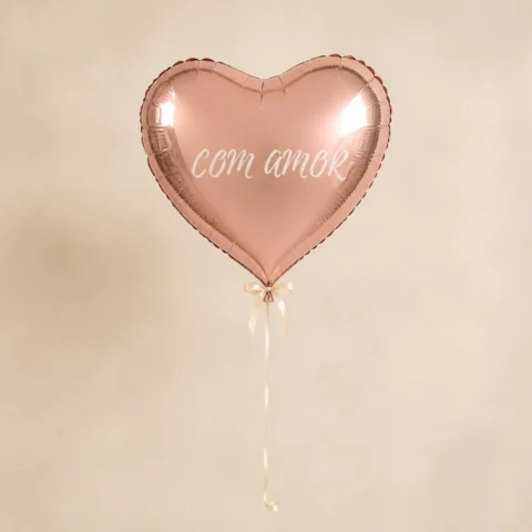 Balão personalizado de coração rosé flutuando com gás hélio e mensagem Com Amor