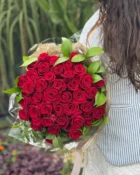 Vista superior do Buquê Conquista com 40 rosas vermelhas